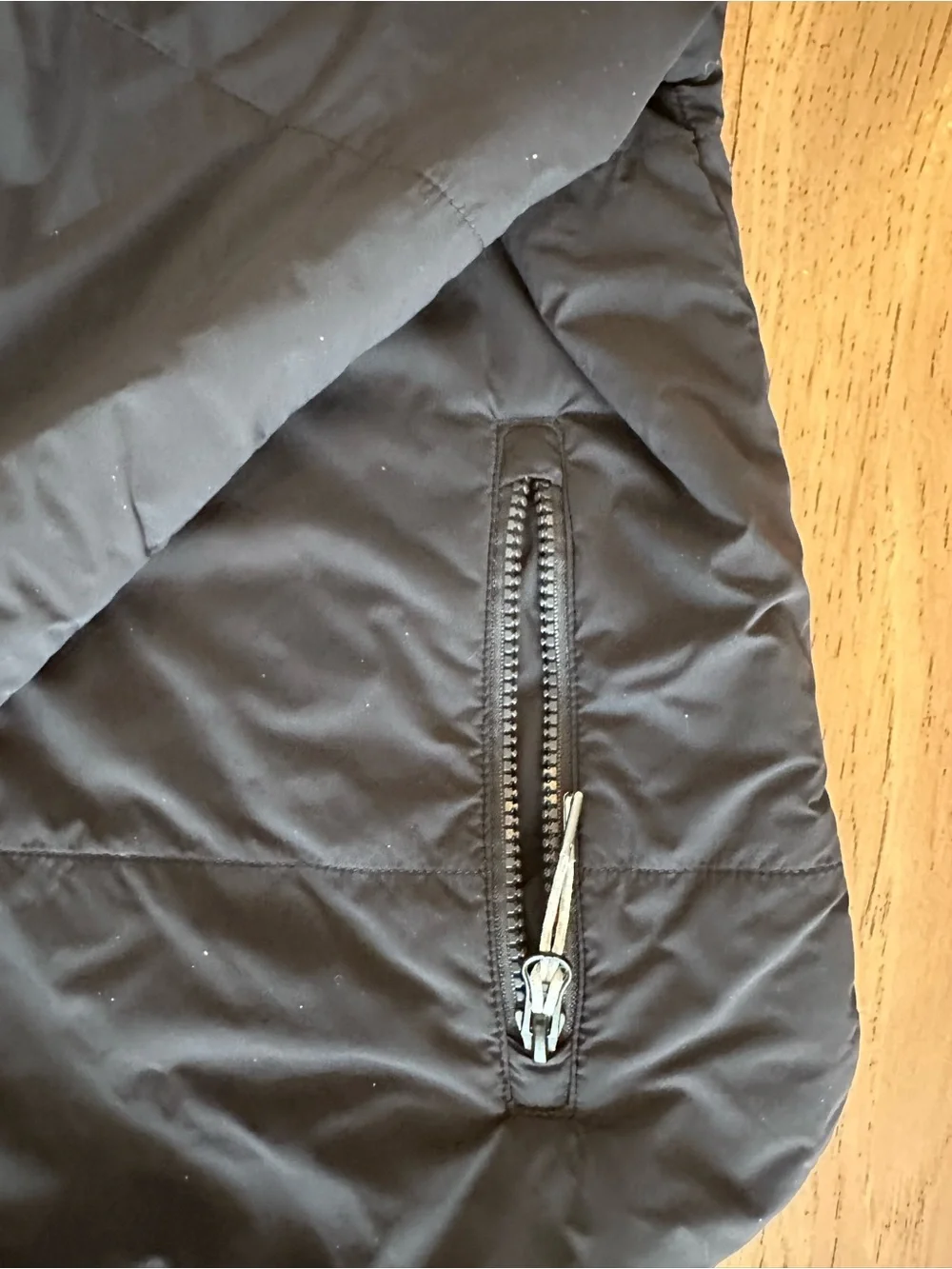 Vuori Canyon Insulated Jacket, size small - Picture 6 of 7
